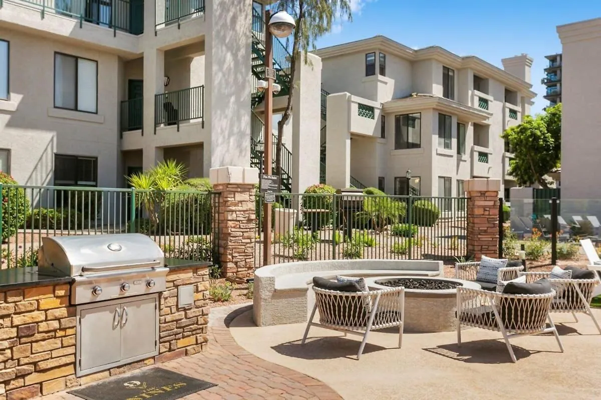 Апартаменты 2Br Cozysuites At Kierland Commons With Pool #08 Скоттсдейл